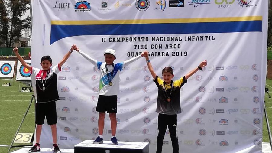 Regresan arqueros con medallas del campeonato Nacional