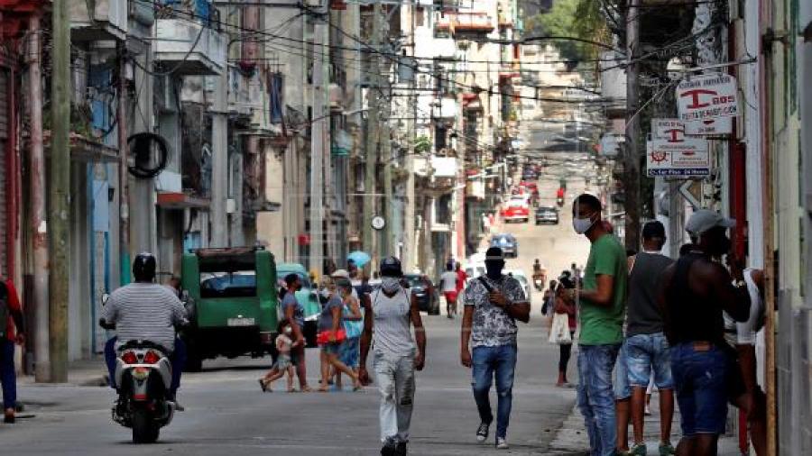 Cuba reconoce crisis sanitaria en el país; rechaza ayuda humanitaria