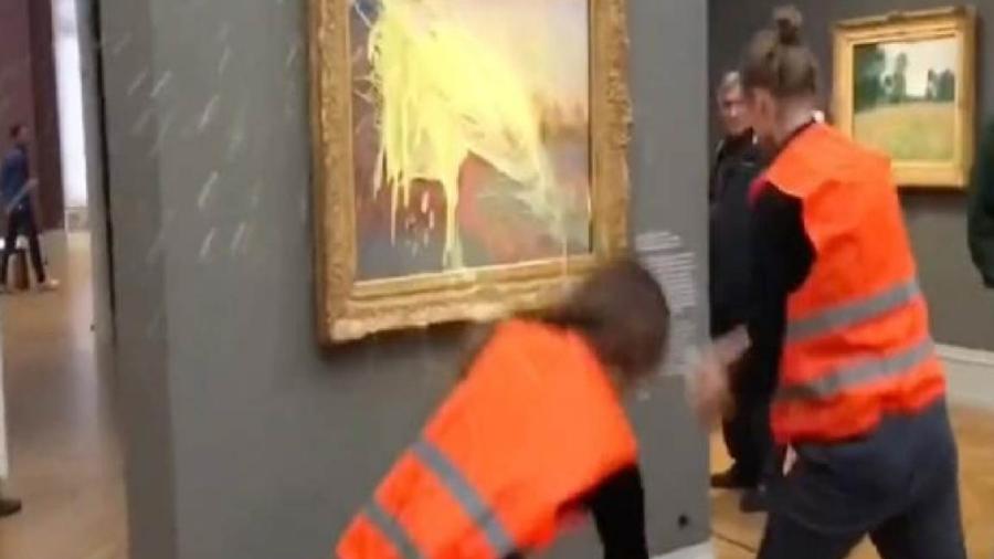 Activistas lanzan puré de papa a cuadro de Monet 