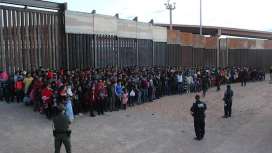 Detienen a grupo de migrantes en El Paso