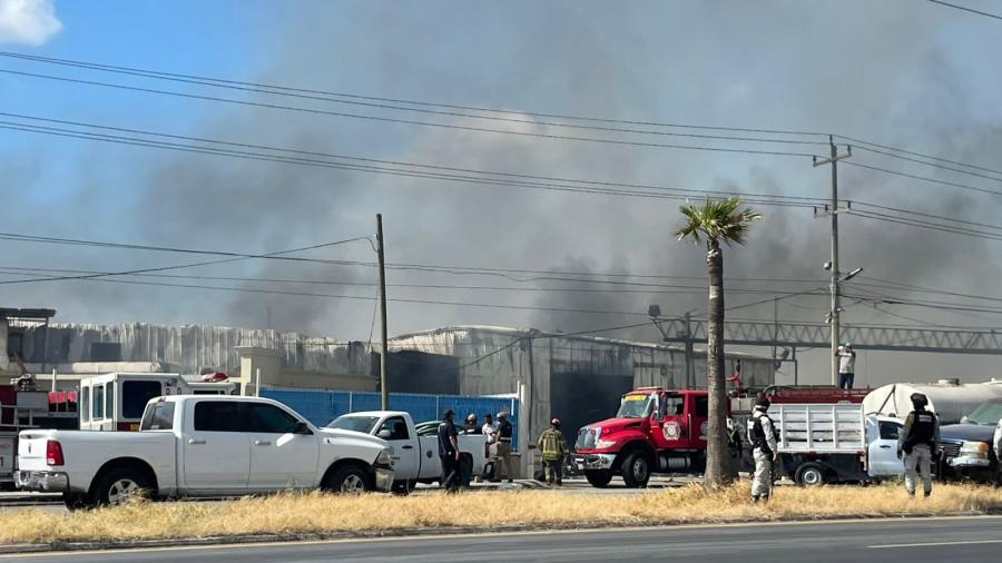 Autoridades evalúan afectación ambiental tras incendio en recicladora