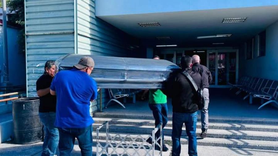 Maestros protestan con ata&uacute;d frente al ISSSTE por mal servicio