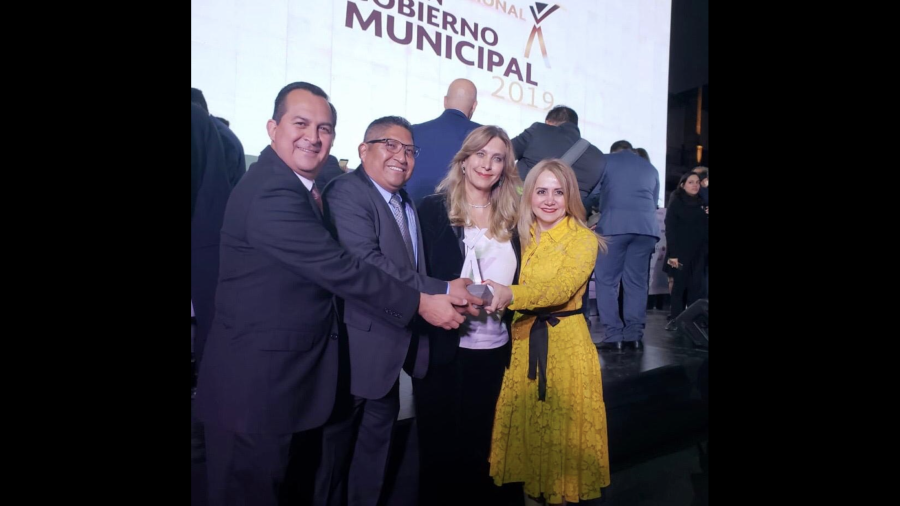 Recibe Maki Ortíz premio nacional por mejor gobierno municipal de Tamaulipas 
