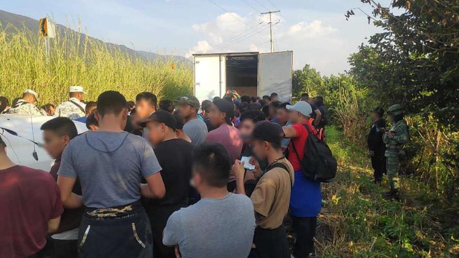 Vuelca camión de carga con 40 migrantes centroamericanos en Chiapas