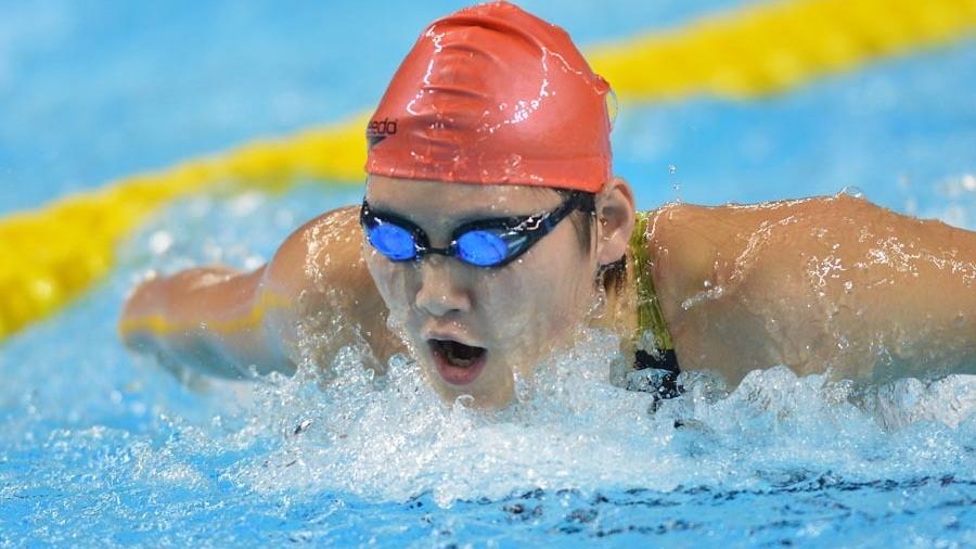 Universidad China pide a alumnos saber nadar para obtener título