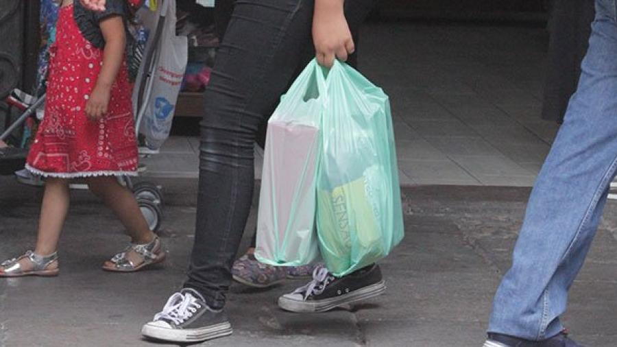 Chile primer país latinoamericano que prohíbe las bolsas plásticas