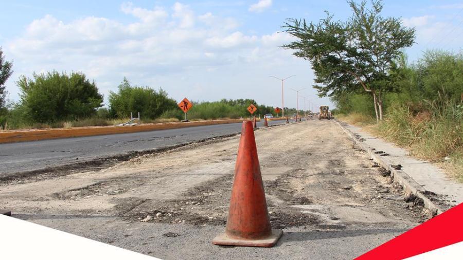 Rehabilitan tramo de carretera en Camargo