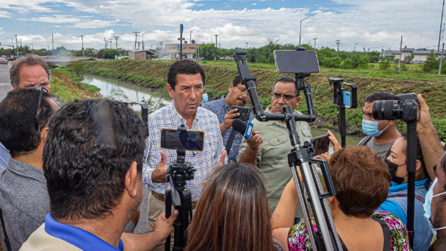 Supervisa Alcalde Mario López trabajos  de limpieza y desazolve de drenes