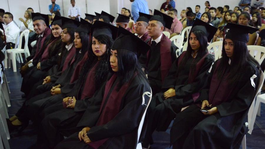 Gradúa Técnicos Agropecuarios y en Ofimática el CBTA Número 275