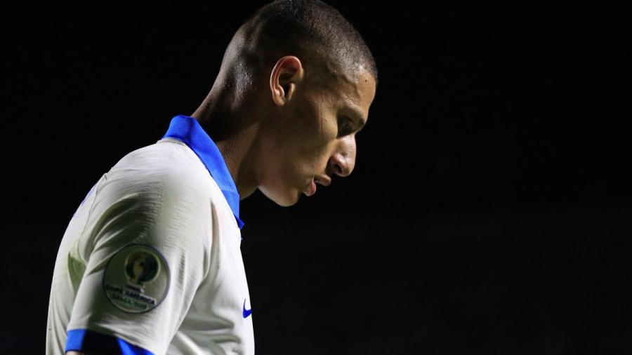 Por paperas, Richarlison fue descartado de duelo Brasil-Paraguay