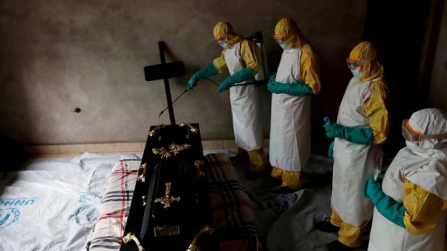Reportan más de 400 muertos por brote de ébola en el Congo