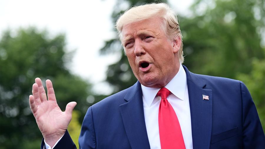 Trump prohíbe entrada a migrantes sin seguro médico