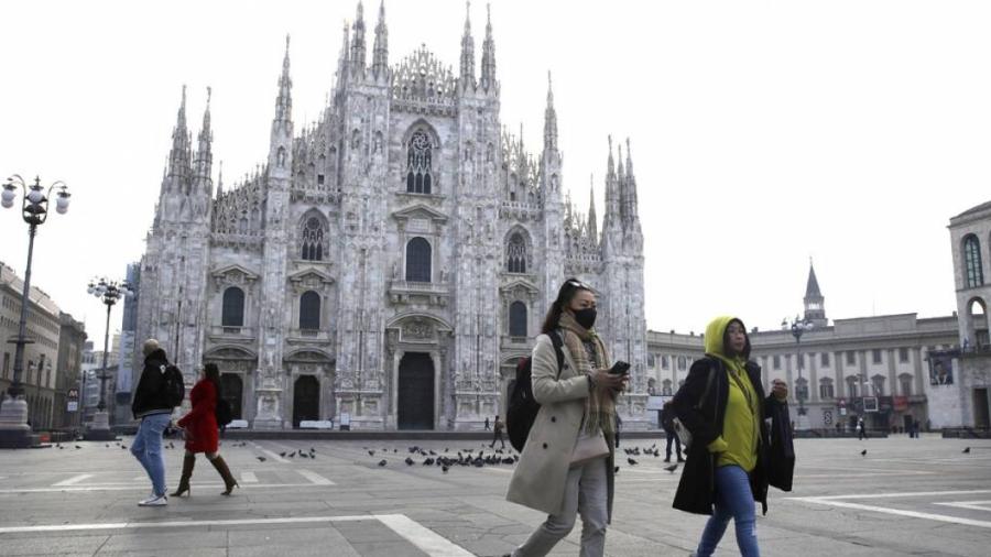 Prohíben en Milán fumar a menos de 10 metros de otra persona al aire libre
