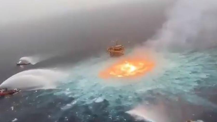 Se registra incendio en línea submarina de Pemex en Campeche