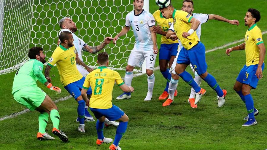 Brasil se impone 2-0 a Argentina y avanza a la final de la Copa América