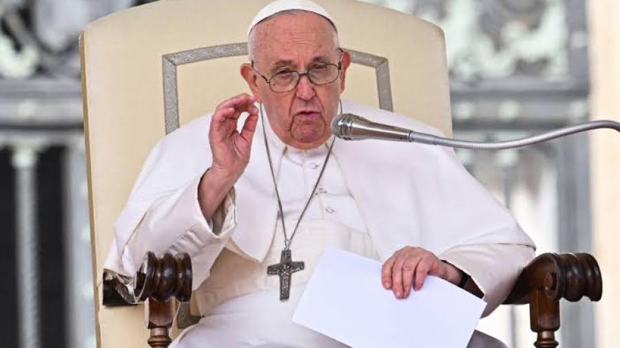 Médicos ven una "marcada mejoría" en el Papa Francisco 