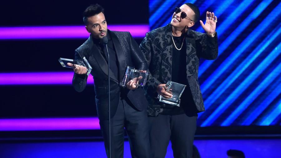 Luis Fonsi y Daddy Yankee arrasan en los Premios Billboard 