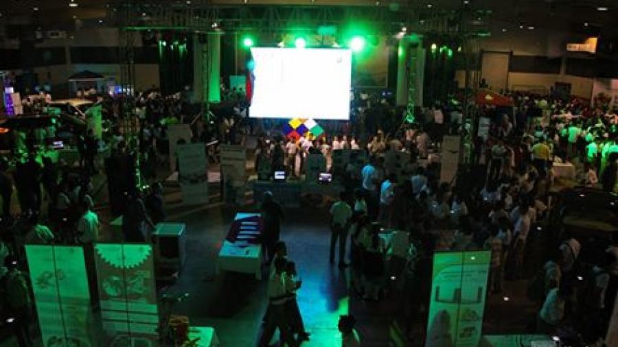 Matamorenses disfrutan del "Primer Magno Evento de Ciencia y Tecnología"