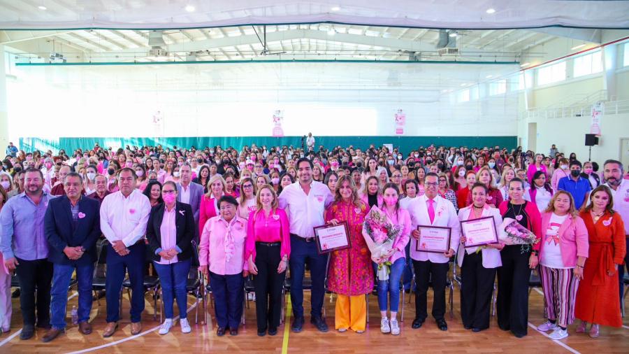 Ofrecen testimonio de supervivencia en lucha contra el cáncer ante más de 1,000 mujeres 