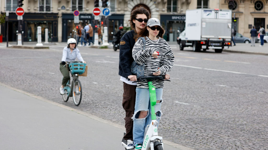 París expulsa a los scooters eléctricos de sus calles
