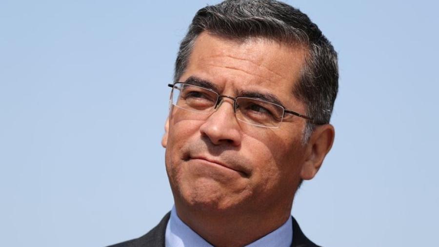 Joe Biden nómina al latino Xavier Becerra como Secretario de Salud