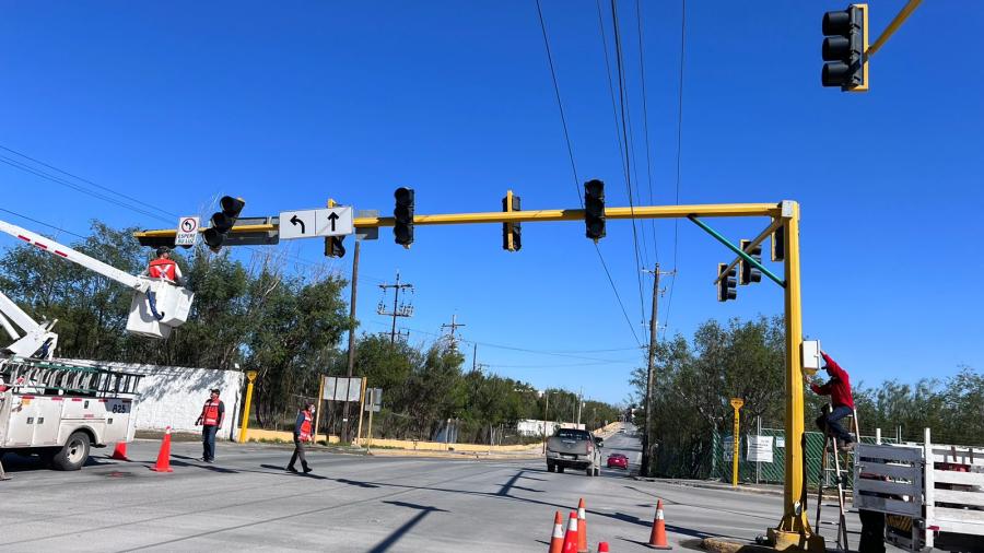 Repara y moderniza semáforos Gobierno de Reynosa 
