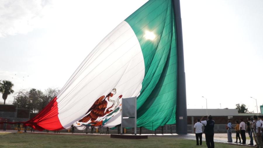 Izar&aacute;n bandera monumental los lunes en la plaza Morelos 
