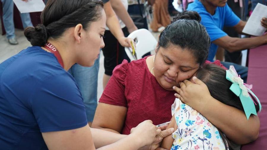Responden familias a campaña de vacunación del Sistema DIF y jurisdicción sanitaria 5