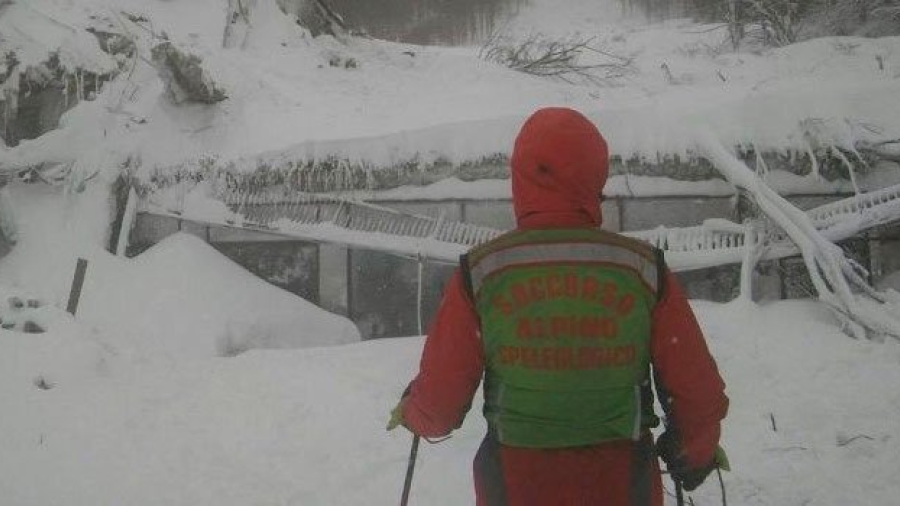 Varados, 13 mil turistas en los Alpes suizos por riesgo de avalancha