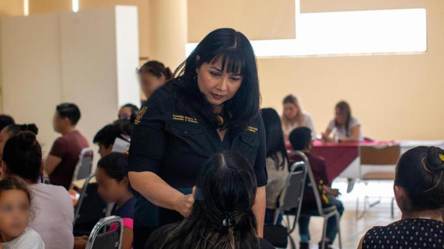 CEAV entrega becas con fines educativos