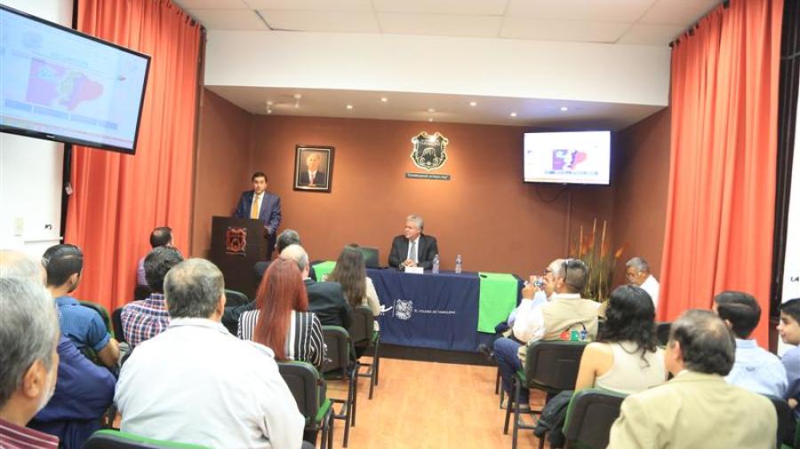 Embajador de Ecuador imparte conferencia en Colegio de Tamaulipas
