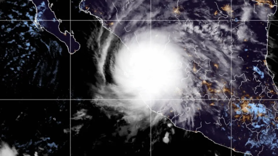 'Roslyn' toca tierra en Nayarit como huracán categoría 3