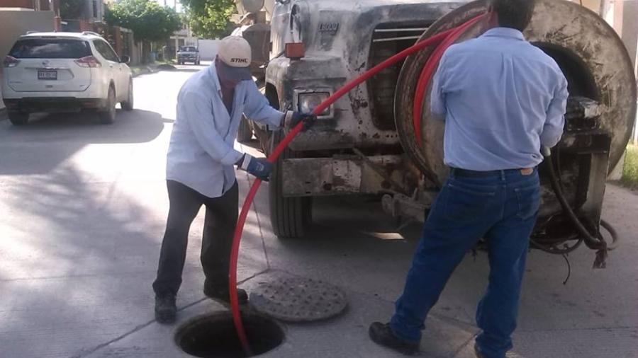 Comapa trabaja con equipo vactor