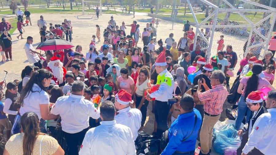 Cambian las multas por sonrisas, Tr&aacute;nsito entrega juguetes en colonias vulnerables