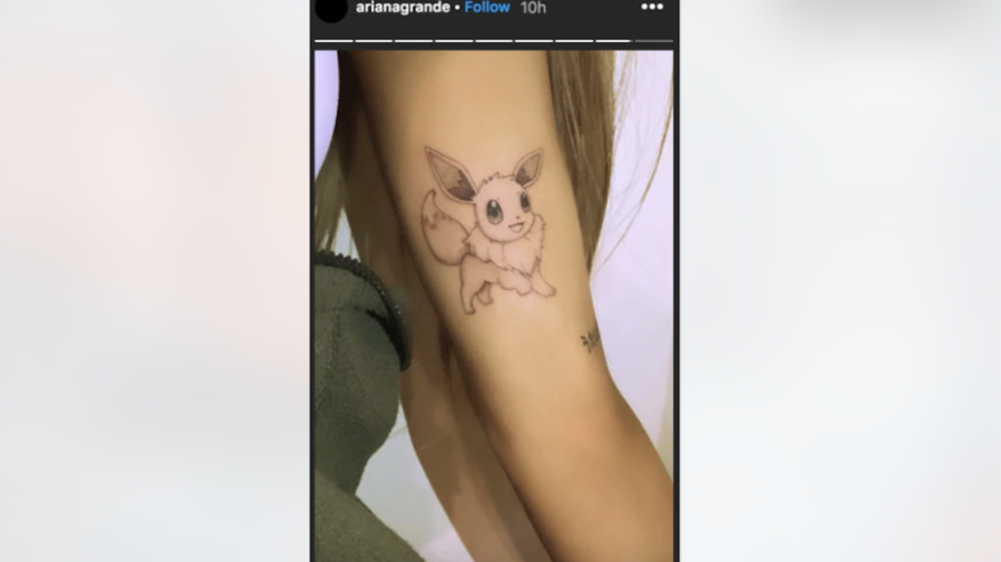 Ariana Grande se tatúa un Pokémon