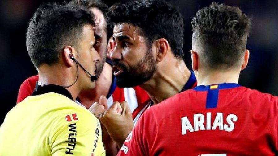 Diego Costa, sancionado con 8 partidos por insultar al árbitro  