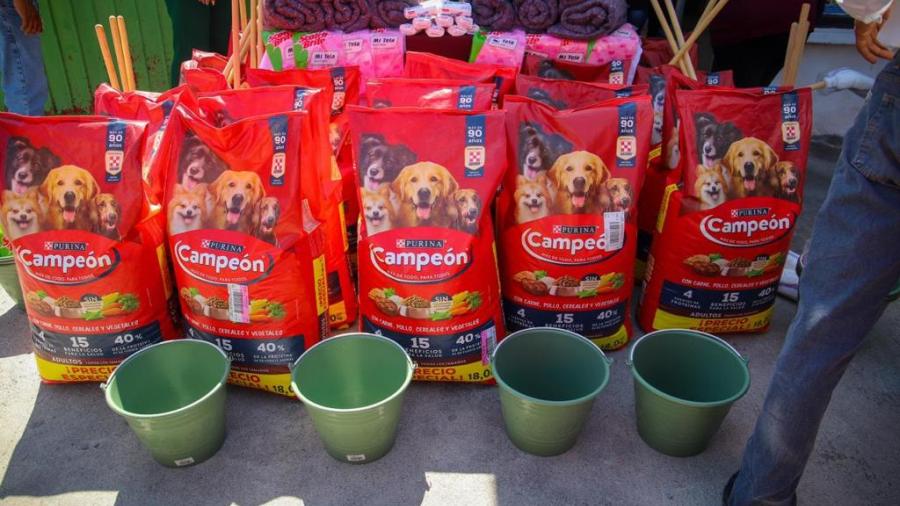 Entregan donación a Antirrábico 