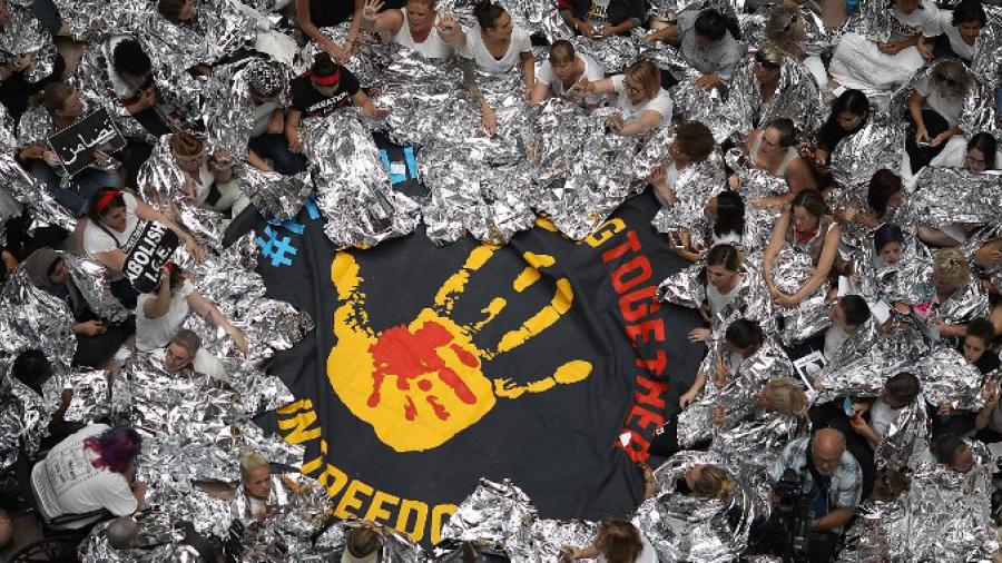 Detienen a 500 mujeres por protesta en EU por separación de familias