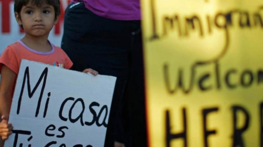 Más de 100 niños migrantes continúan sin reunirse con sus padres