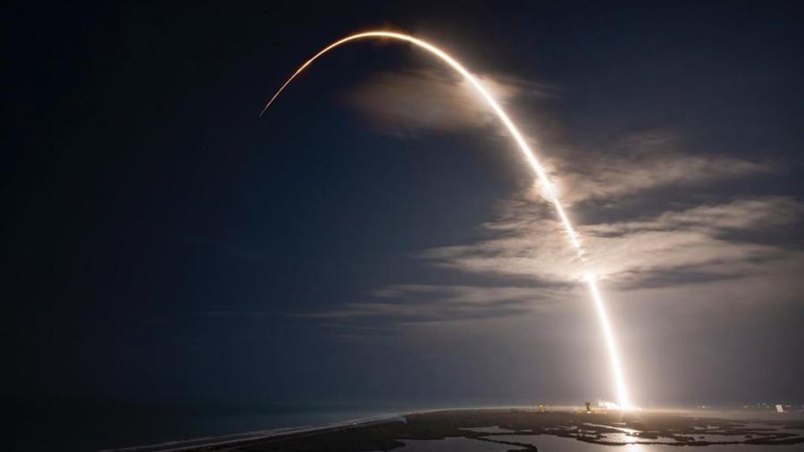 Lanza SpaceX satélite de comunicaciones