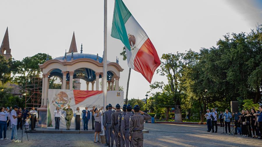 Encabeza Alcalde Dr. Rubén Sauceda ceremonia de honores organizada por el Sistema DIF-Matamoros