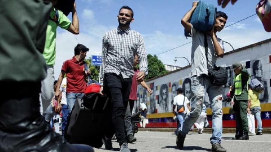Venezolanos huyen de su país tras reelección de Maduro