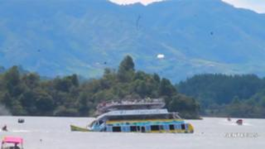 Tres muertos tras hundimiento de embarcación en Colombia