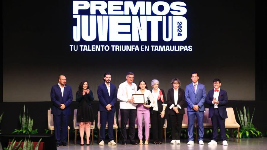 Premia Américo a talentosos jóvenes y deportistas tamaulipecos