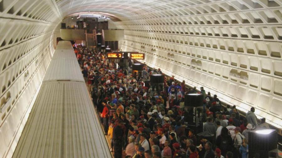 Fallas mecánicas ocasionan caos en Metro de Washington