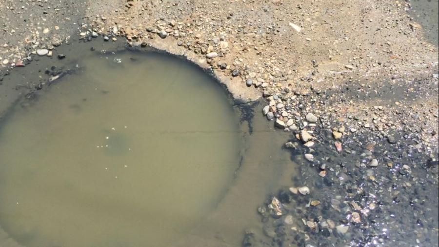 Fugas de aguas negras reflejo del desgaste de las tuber&iacute;as 