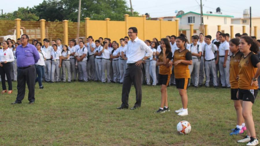 Desde el gobierno federal se respaldará a los jóvenes en sus estudios: Erasmo González
