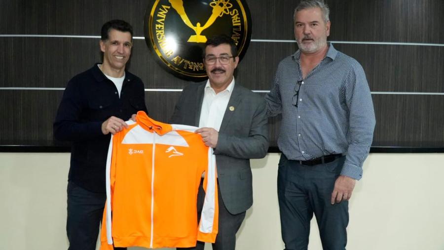 Da rector bienvenida al nuevo DT del Correcaminos UAT