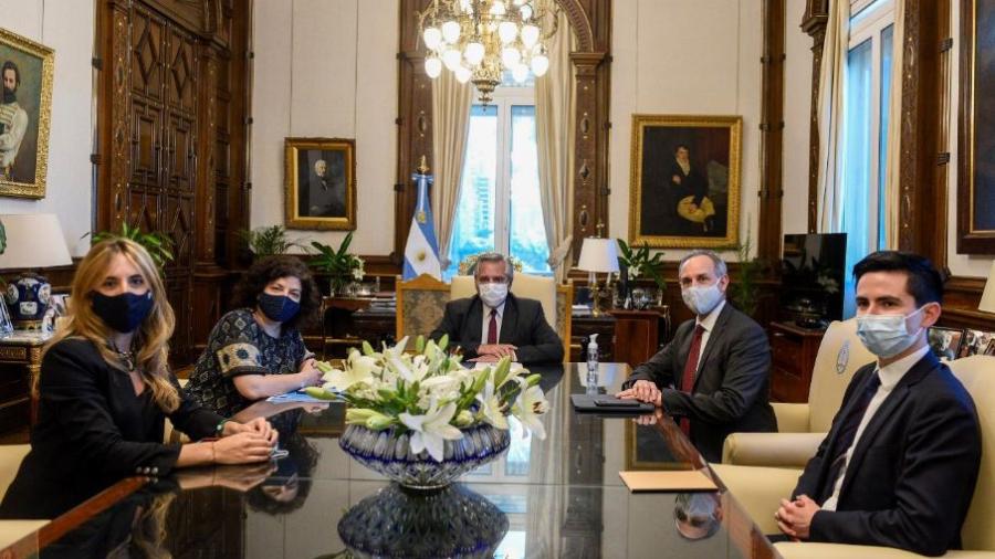 Hugo López-Gatell se reúne con el presidente de Argentina en Buenos Aires