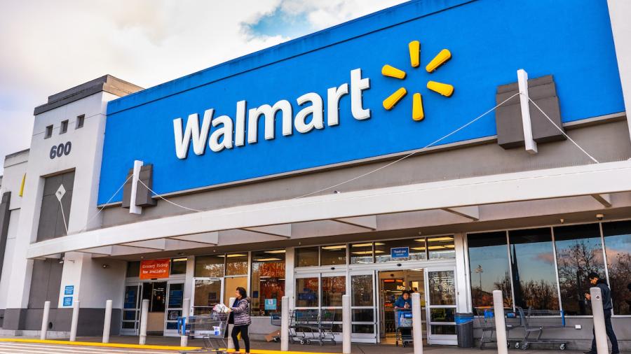 Walmart transformará sus estacionamientos en salas de autocine 